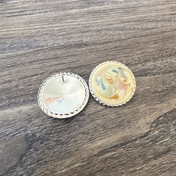 Vintage Artisan Pastel Swirl Lightweight Silvertone Post Earrings - Picture 2 of 6